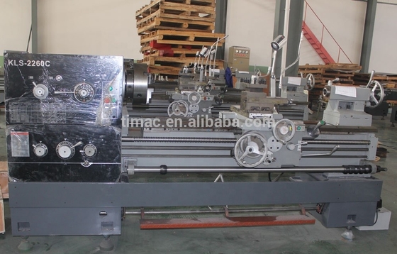 Actualizar a un torno de centro de metal universal de broca de husillo de 105 mm para un mejor rendimiento