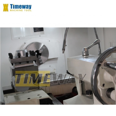 2630x1400x1550mm De alta precisión Dormitorio plano CNC Torsión de torno con 4 estaciones de postes de herramientas