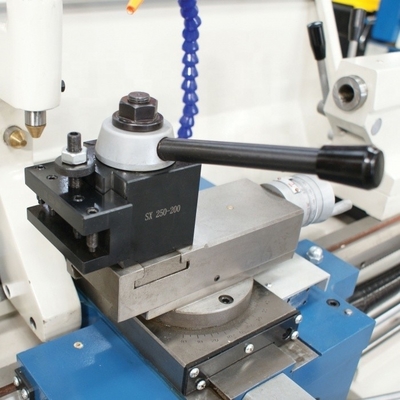 T-1440B Torno del motor con cabeza de engranaje de precisión con diámetro de oscilación de 220 mm sobre el deslizamiento transversal