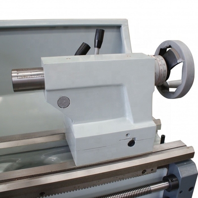 T-1440B Torno del motor con cabeza de engranaje de precisión con diámetro de oscilación de 220 mm sobre el deslizamiento transversal