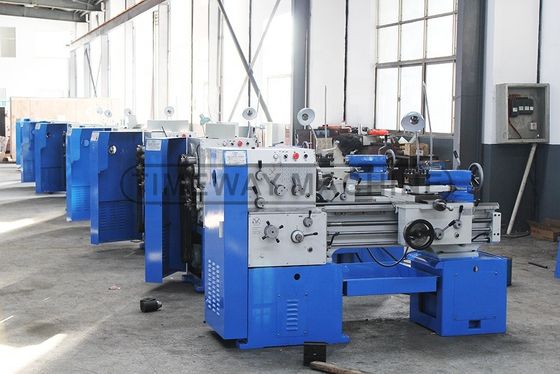 16 1600 r.p.m. Torno de metal de alta precisión Mini Torno Máquina herramienta con un peso de 1500 KG