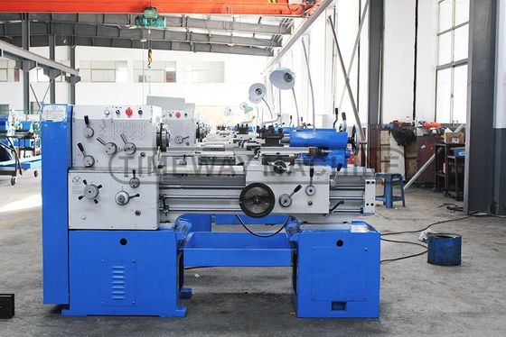 16 1600 r.p.m. Torno de metal de alta precisión Mini Torno Máquina herramienta con un peso de 1500 KG