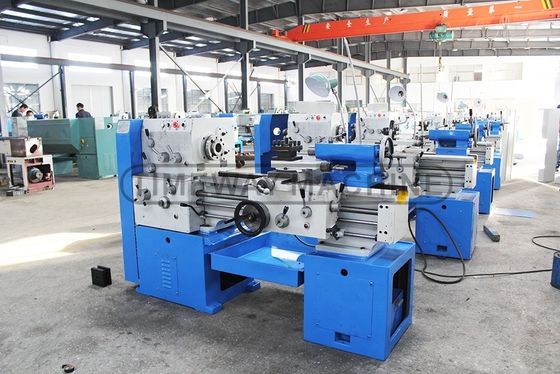 16 1600 r.p.m. Torno de metal de alta precisión Mini Torno Máquina herramienta con un peso de 1500 KG