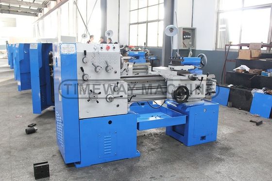 16 1600 r.p.m. Torno de metal de alta precisión Mini Torno Máquina herramienta con un peso de 1500 KG