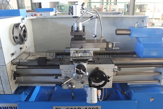 7Potencia del motor del husillo.5kW Torno de metal de trabajo pesado / Torno universal de lecho de brecha 3500 KG Peso