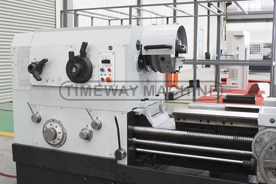 3900 KG Peso 3725x1473x1622 mm Motor caliente Torno de máquina de torneado de metal para el corte de hilos