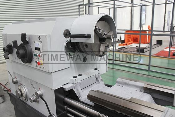 3900 KG Peso 3725x1473x1622 mm Motor caliente Torno de máquina de torneado de metal para el corte de hilos