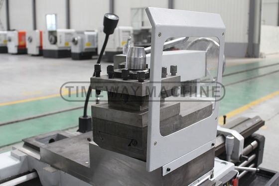 3900 KG Peso 3725x1473x1622 mm Motor caliente Torno de máquina de torneado de metal para el corte de hilos