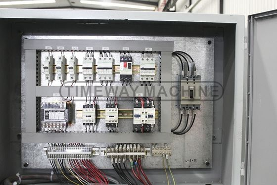 3900 KG Peso 3725x1473x1622 mm Motor caliente Torno de máquina de torneado de metal para el corte de hilos