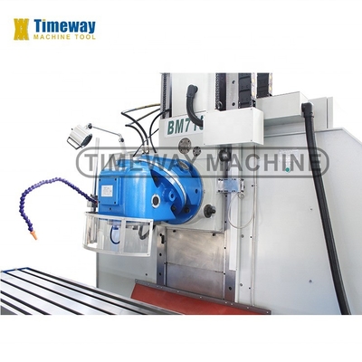 670 mm de recorrido transversal y eje de cama de metal tipo fresadora BM715 para la producción industrial