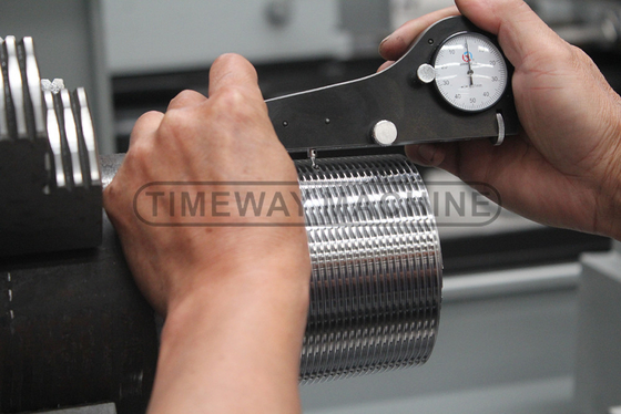 QK-200 máquina de tornos CNC con 4 puestos de herramientas y sistema de control FANUC