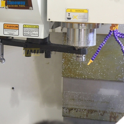 Industria Centro de mecanizado vertical con 3 ejes y Min. Tiempo de cambio de herramienta 0,6s