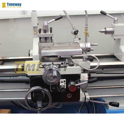 Torno de motor de precisión manual con rango de velocidad del husillo 40 1800 r.p.m.