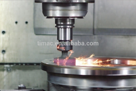 Centro de mecanizado CNC vertical de cinco ejes para la producción de lotes pequeños