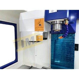 24 Revista de herramientas Capacidad VMC400 Centro de mecanizado vertical con 2.2Kw de alta precisión