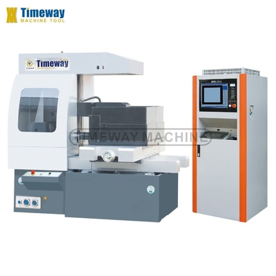 250 mm de recorrido hacia adelante y hacia atrás ZNC Tipo de máquina EDM Sinker / CNC EDM máquina herramienta con 1
