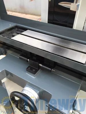 1.5kW de potencia Máquina de rectificación de superficie hidráulica de silla de montar Tipo móvil Peso 850KG