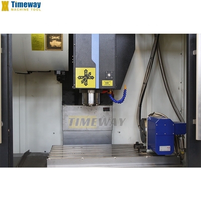 Centro de mecanizado vertical de alta precisión Máquina de fresado CNC 550 mm Viaje vertical