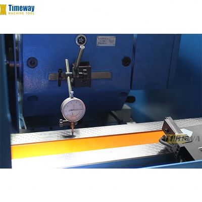 Máquina de rectificación cilíndrica de precisión con un peso de 3000 kg y una longitud de rectificación máxima de 500 mm