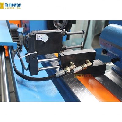 Máquina de rectificación cilíndrica de precisión con un peso de 3000 kg y una longitud de rectificación máxima de 500 mm