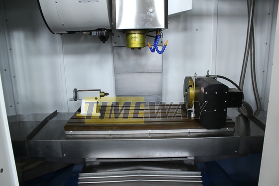 8000 20000 r.p.m. Velocidad del eje VMC1060 Centro de mecanizado vertical de metal para la producción