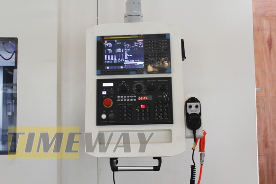 4300 2920 3710 mm Tamaño de la mesa de trabajo VMC1690G Centro de mecanizado vertical Máquina de fresado CNC