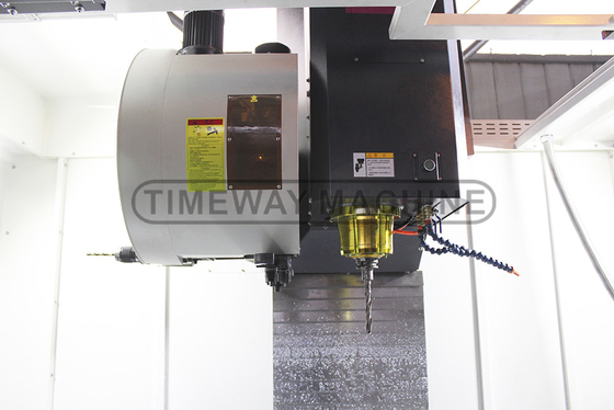 Máquina de fresado CNC vertical VMC1160G con precisión de posicionamiento de alta precisión ± 0,003 mm