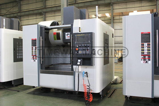 Máquina de fresado vertical CNC de 600 mm VMC1060L con capacidad de 24 cargadores de herramientas